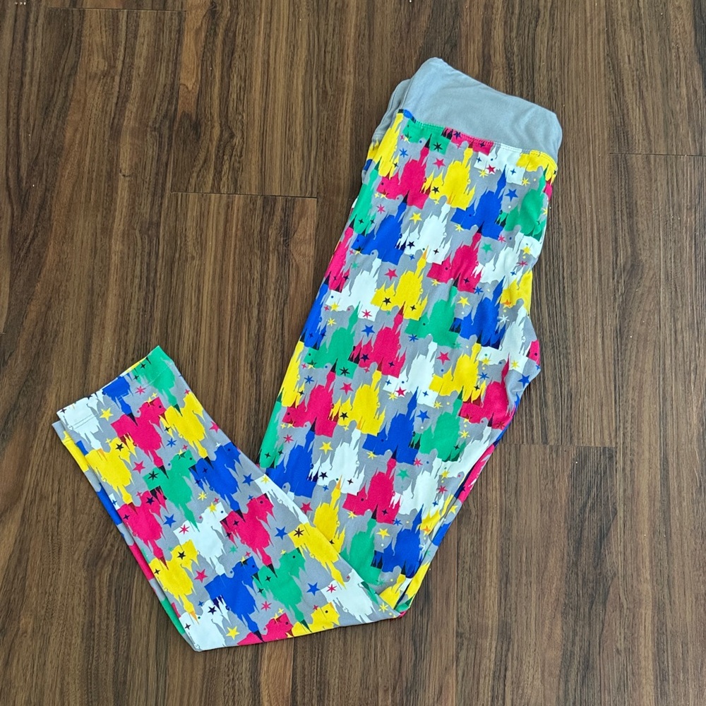 4/$45 Disney Park Women’s SM Castle Multicoloured Leggings Theme Park Core